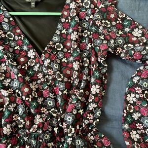 Express floral dress M (mini, long-sleeved)